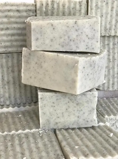 Jabón para pies de arcilla volcánica